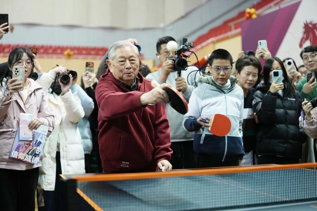 球探体育-和徐寅生刘诗雯打球是什么样的体验？特奥选手圆梦乒乓舞台|俞世根|新民晚报|男子单打|冰球|老师_新浪新闻