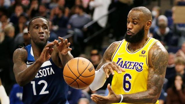 足球比分-湖人连败可谓输球又输人，还要继续坚持用韦少吗？