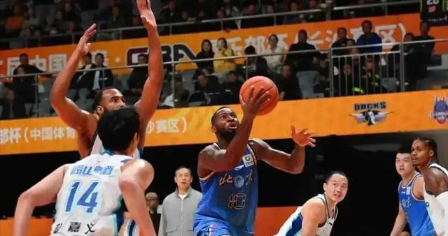 球探体育-首钢内线砍近60分，广东内线被狠打，青训断层有多坑？